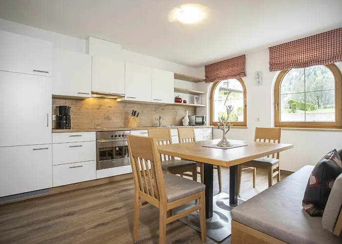 アパート Romantik ペルティサウ